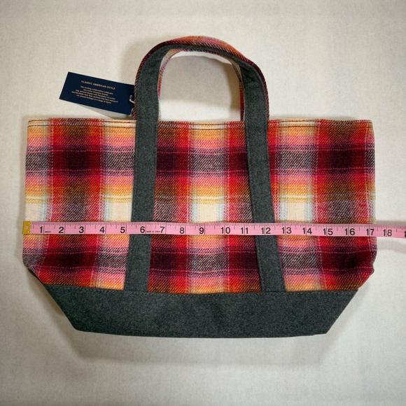 GAP X Pendleton | Plaid Small Utility Tote - Picture 2 of 9